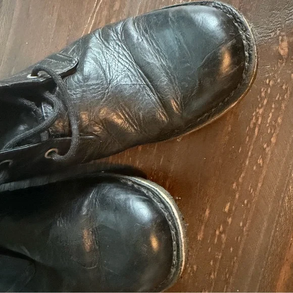 UGG Black Leather Leighton Chukka Boots - Size 9M